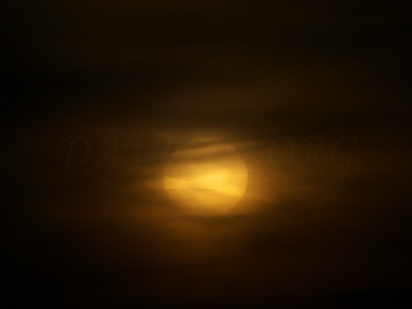 柔らかい雲と夕陽の写真