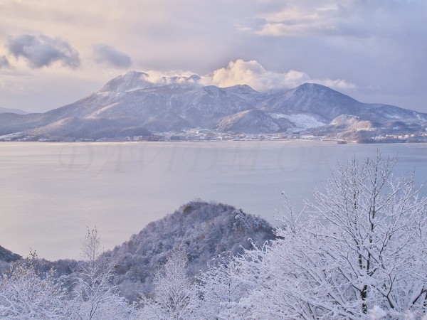 有珠山と樹氷の写真