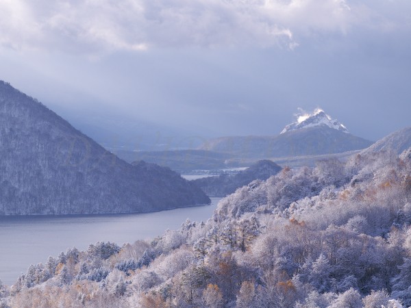 樹氷と昭和新山の写真