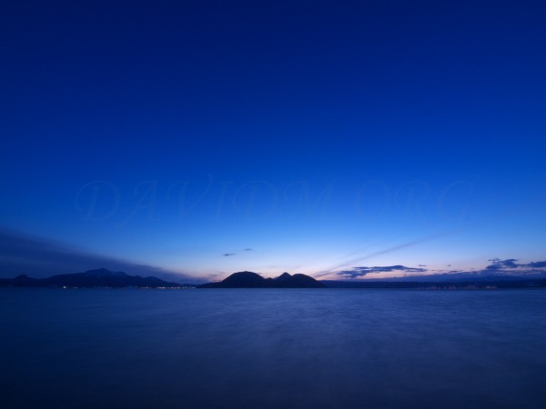 夕暮れの洞爺湖の写真