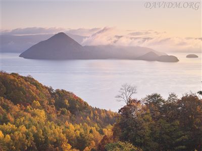 秋の洞爺湖の写真
