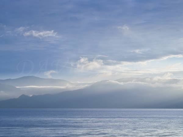 洞爺湖の朝の写真