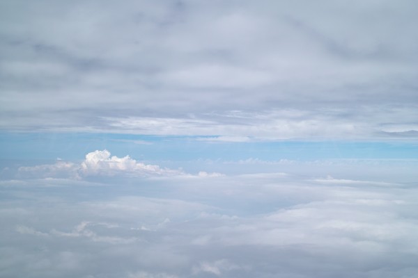 雲海に挟まれた
