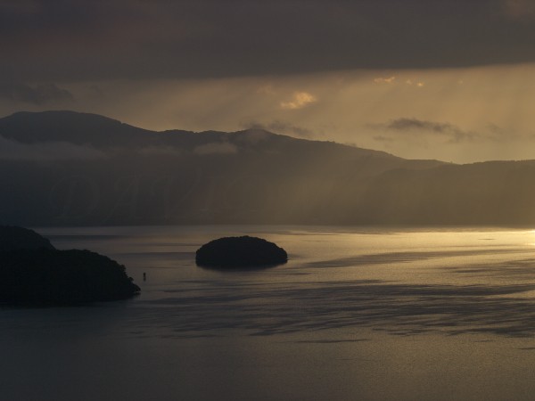 朝の洞爺湖