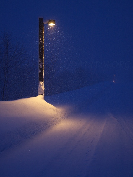 大雪と街灯の明かり 北海道写真集