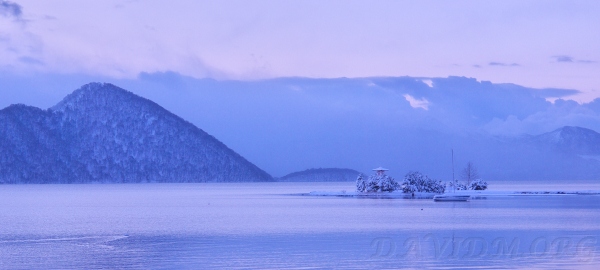 朝色の洞爺湖の写真