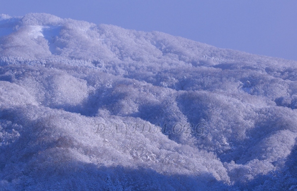 大雪の後の洞爺湖周辺の山