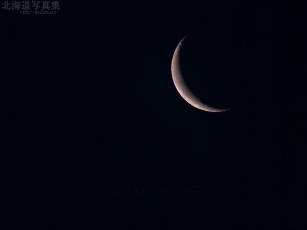 今月の壁紙： 夜明け前の三日月