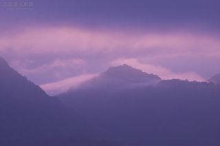 今月の壁紙: 雲がかかる洞爺湖の中島