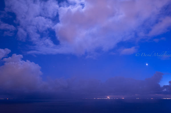 金星と噴火湾の風景