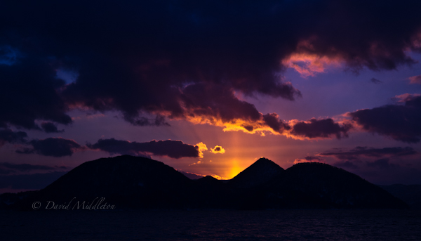 夕暮れの洞爺湖