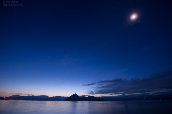 夜明け前の洞爺湖 今月の壁紙 北海道壁紙の旅