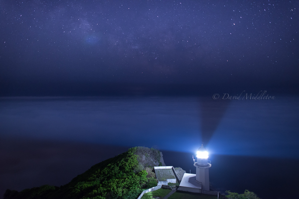 天の川と灯台