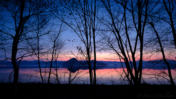 洞爺湖の朝の写真