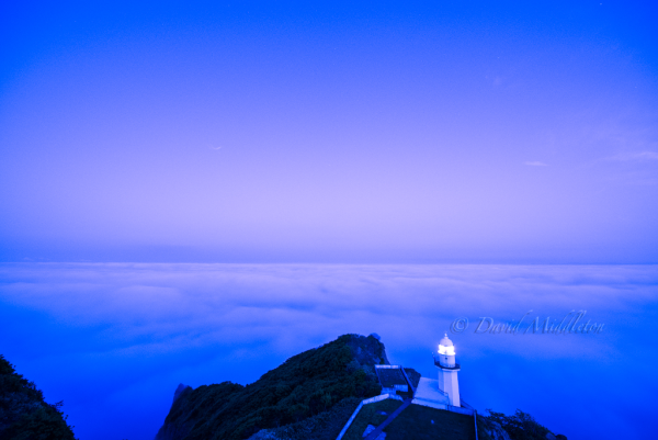 雲の上の灯台